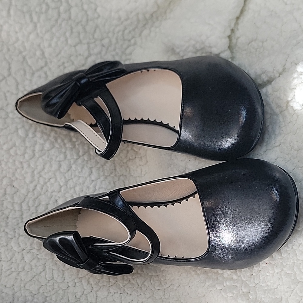 Black bow heels